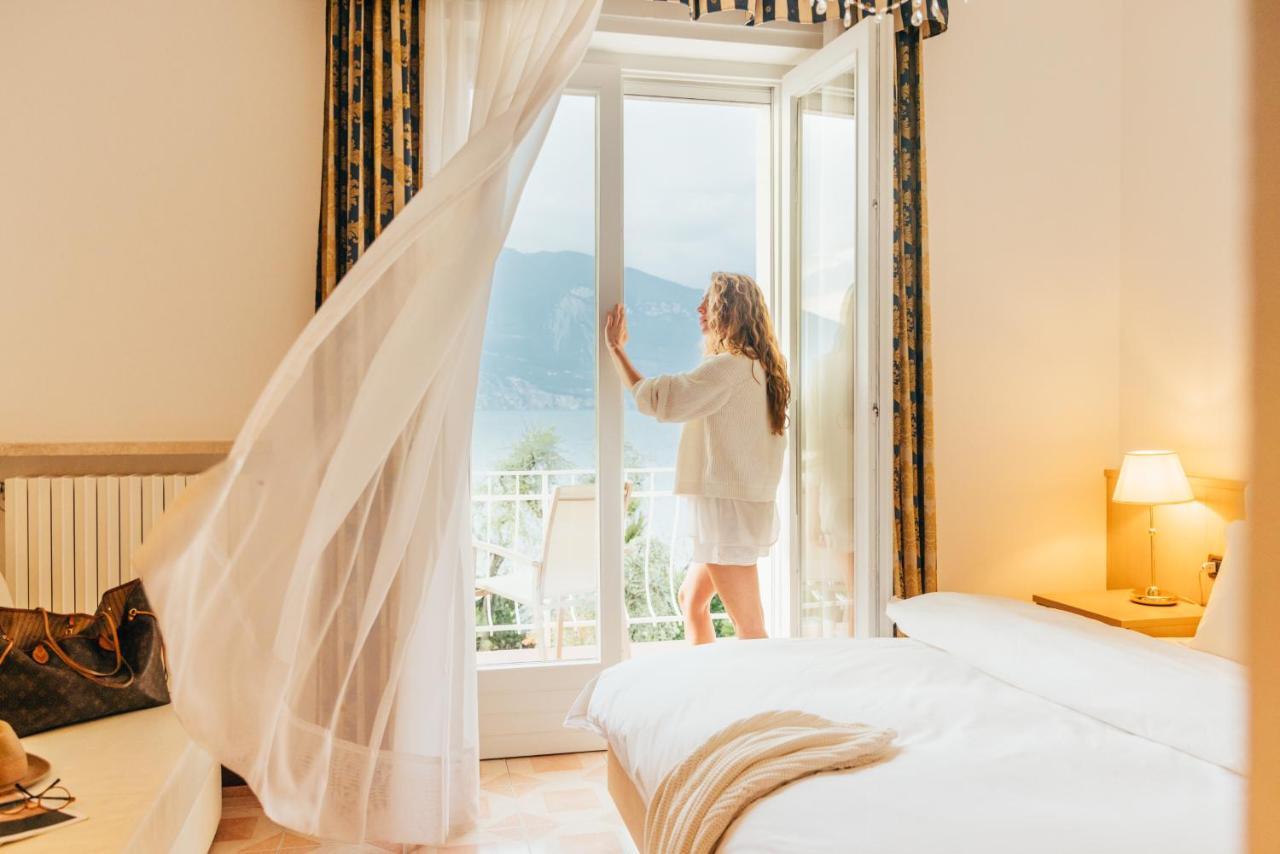 Hotel Orione - Lake Front Hotel Brenzone sul Garda Zewnętrze zdjęcie